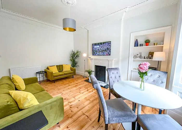 Desirable 2 Bed Apt Near Edinburgh Castle