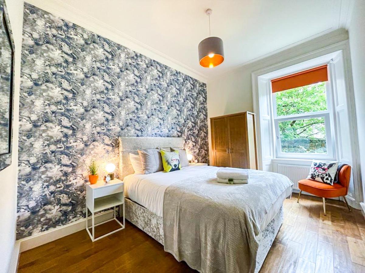 Desirable 2 Bed Near Castle Эдинбург
