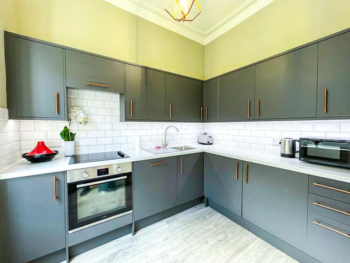 Desirable 2 Bed Near Castle Эдинбург